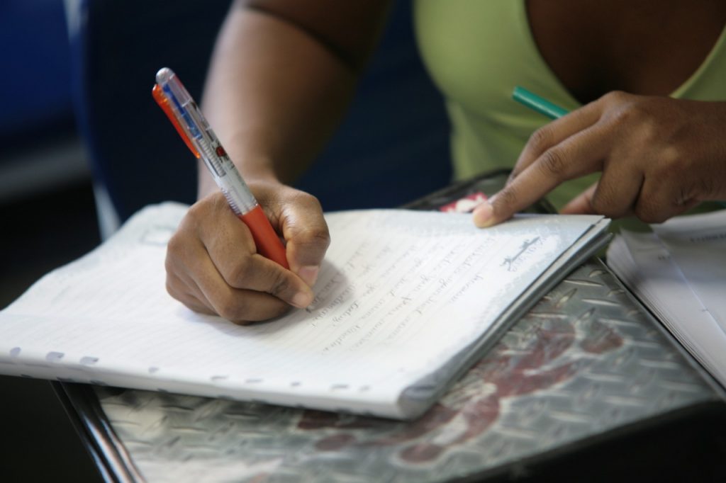 Educação: Brasileiros retomam estudos em 2024