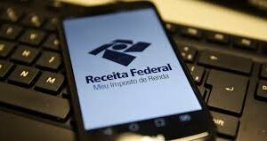 Receita paga nesta sexta maior lote de restituição do IR da história