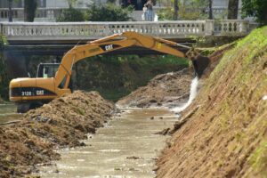 Contrato milionário para limpeza dos rios em Petrópolis levanta suspeitas de irregularidades