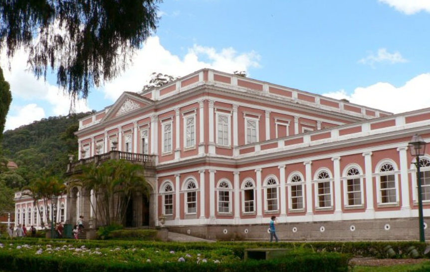 Oficina “Traços do Tempo” propõe diálogo entre memória e arte no Museu Imperial 