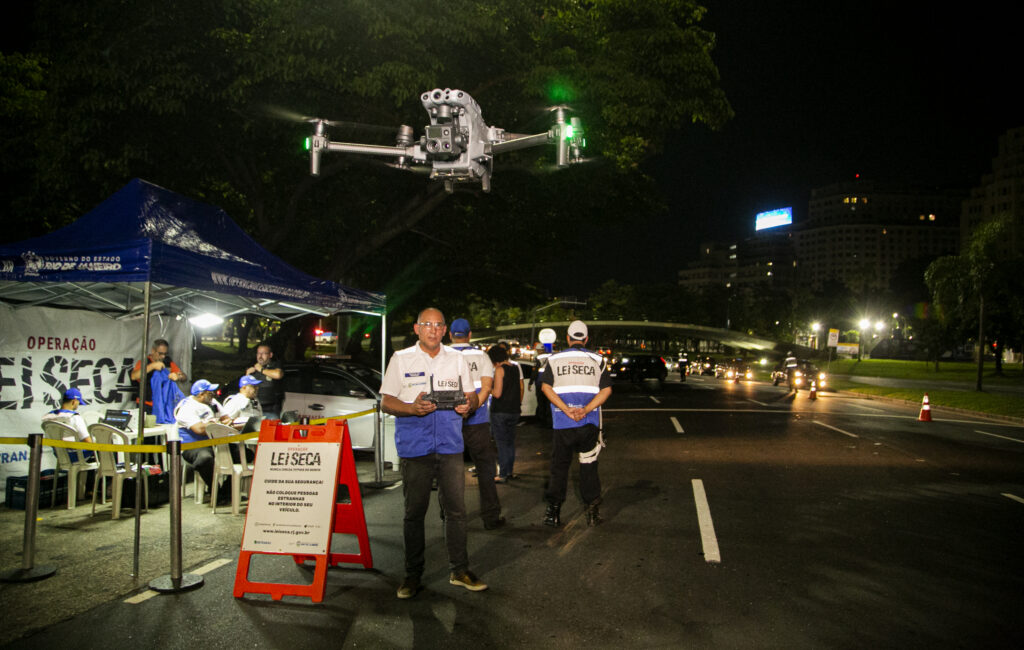 Estado entrega drones para a Operação Lei Seca com o objetivo de flagrar motoristas que tentam escapar da fiscalização 