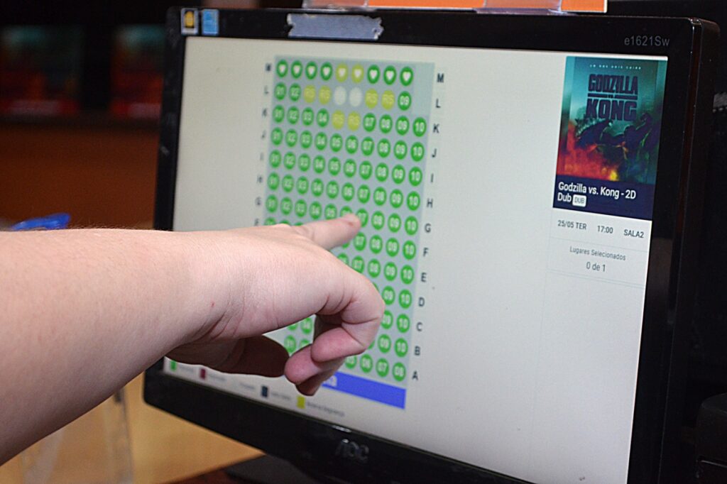 Cinemaxx para todos: Rede Cinemaxx realiza sessão gratuita com filme natalino para pacientes oncológicos e alunos da rede pública