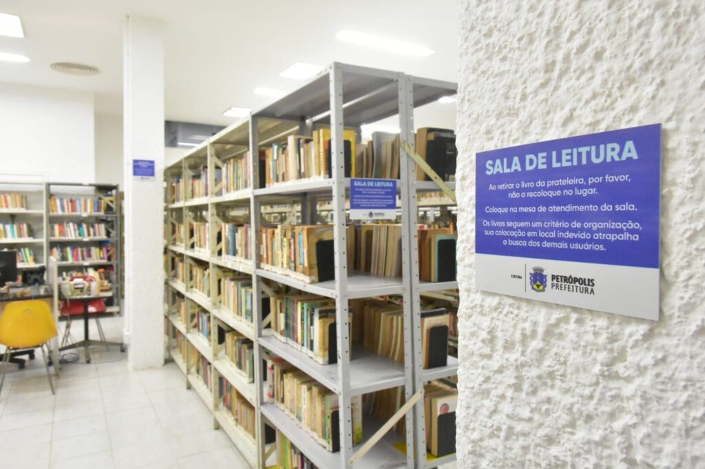 Biblioteca Gabriela Mistral é reformada e ganha laboratório de conservação documentos