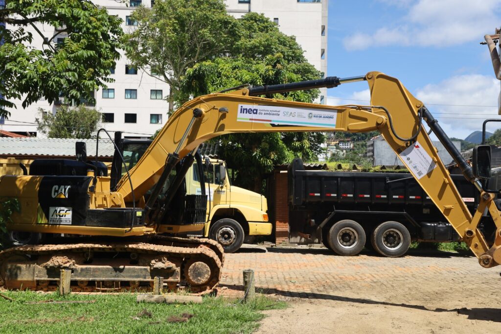 Prefeitura de Teresópolis inicia grande operação de limpeza e desassoreamento dos rios