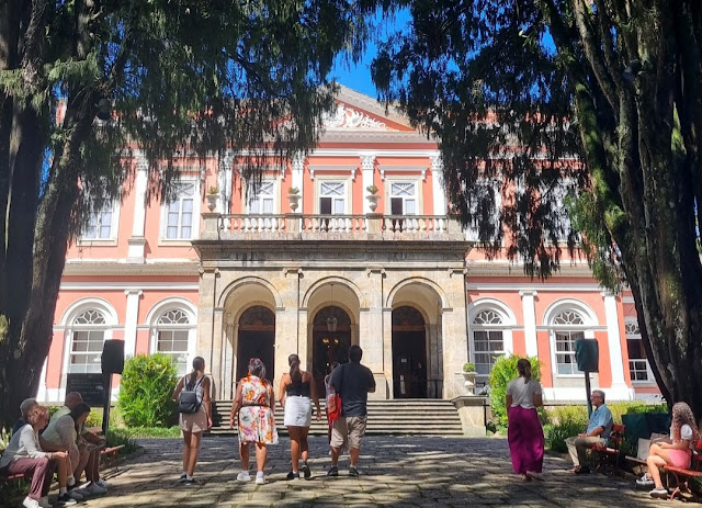 Alta temporada injeta R$ 180 milhões na economia de Petrópolis e aquece comércio, hotelaria e gastronomia