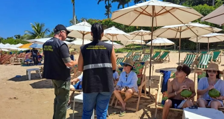 Procon de Búzios realiza Campanha Educativa contra preços abusivos na Praia da Ferradura