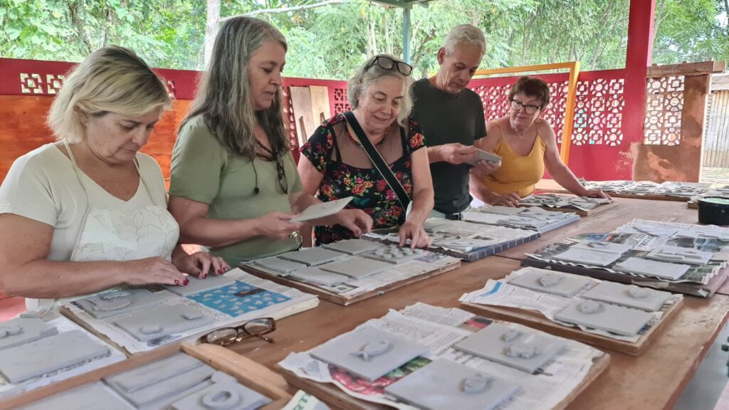 Escola Galpão oferece curso gratuito de azulejaria no Vale do Cuiabá