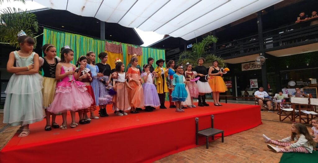 “Cenas Improvisadas” com Arte na Avenida celebram o Dia Mundial do Teatro neste fim de semana, em Itaipava
