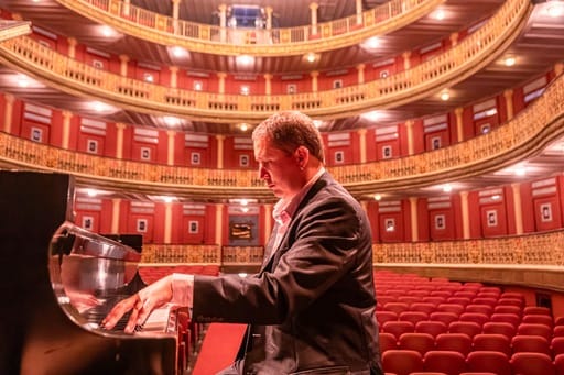 Pianista Jorge Saraiva apresenta concerto dedicado à música brasileira no Teatro Reynaldo Chaves