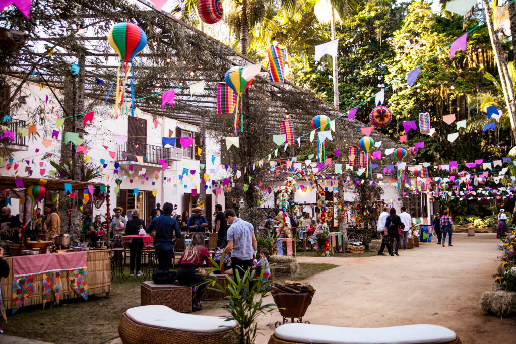 Locanda na Roça garante atrações para toda a família em grande festa temática, com música e comidas típicas