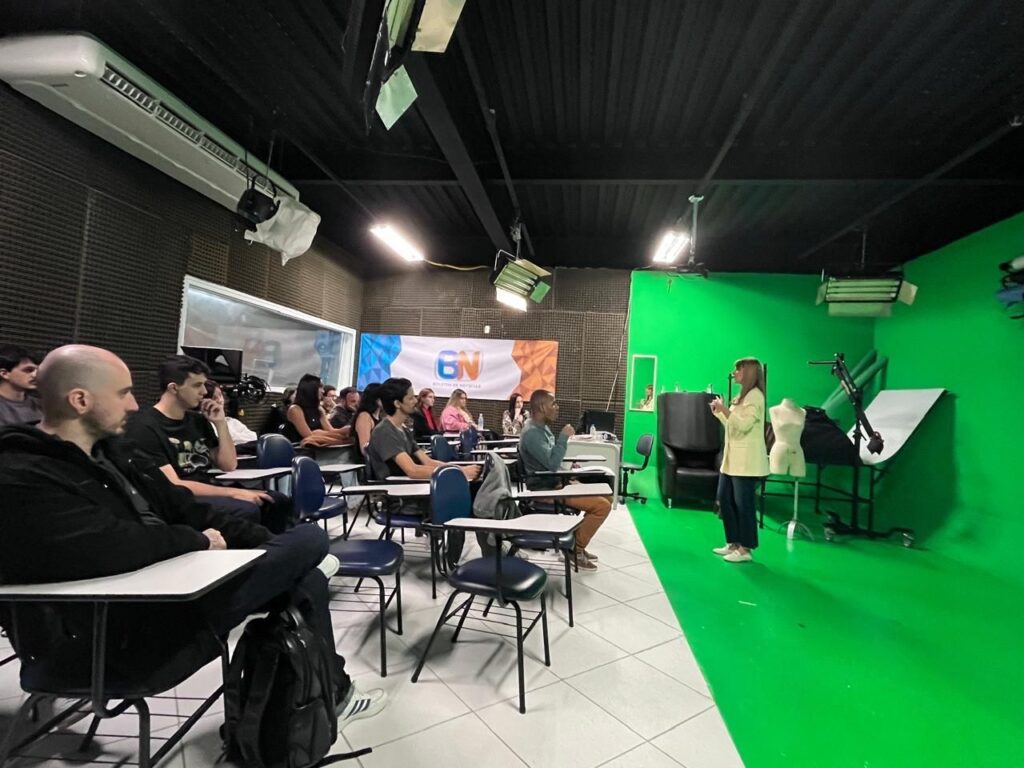 Oficina de Oratória com a jornalista e apresentadora Roberta Costa é realizada dia 28 na Estácio Petrópolis