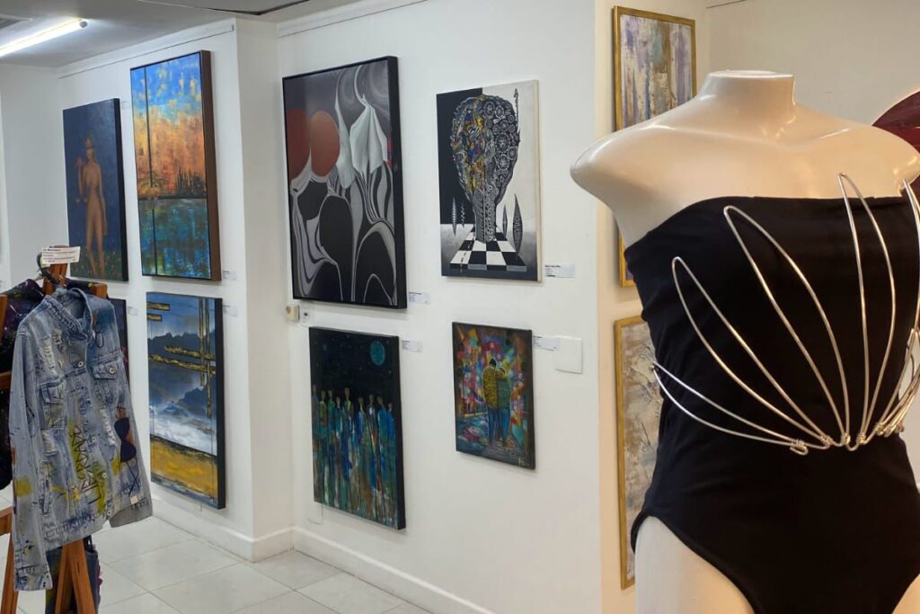 Exposição internacional “Art 100 para Todos” chega a Petrópolis após temporada no Rio