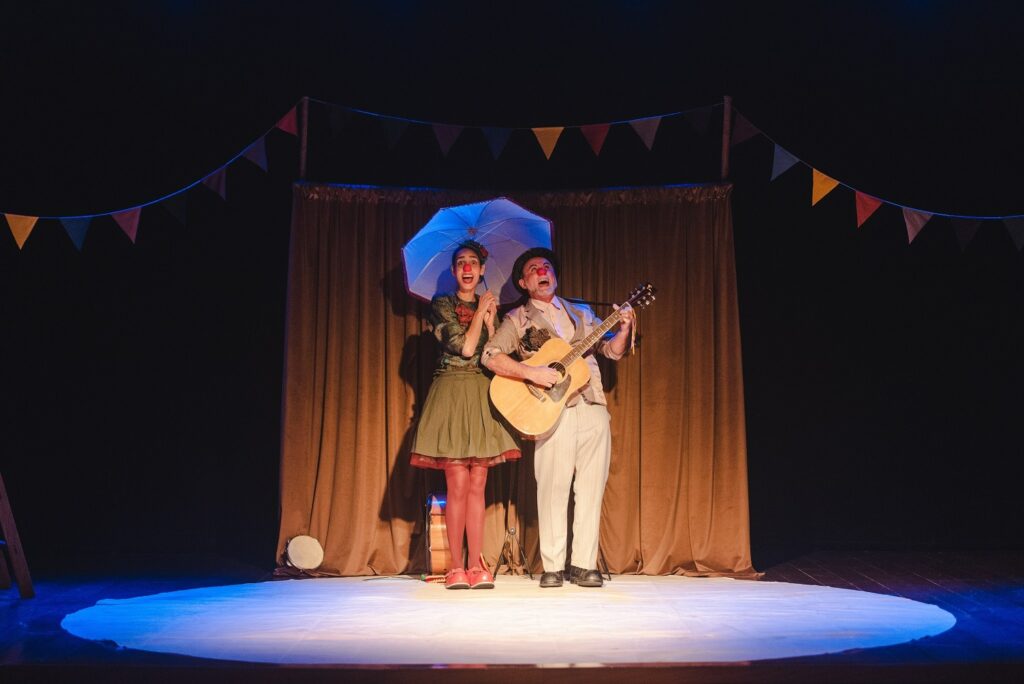 Espetáculo “Velho Circo, Novo Mundo” leva poesia e humor ao coração de Itaipava