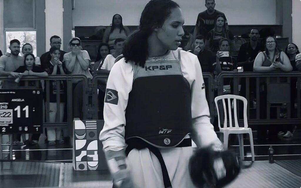 Angela Azevedo representa Petrópolis na Copa Regional Sudeste de Taekwondo em Minas Gerais