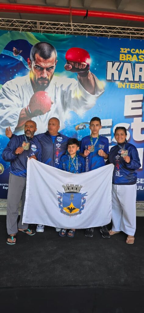 Alunos do Agita Petrópolis conquistam vagas para mundial de karatê na Romênia