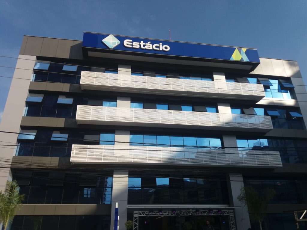 Estácio Teresópolis promove campanha de arrecadação de brinquedos para crianças da APAE