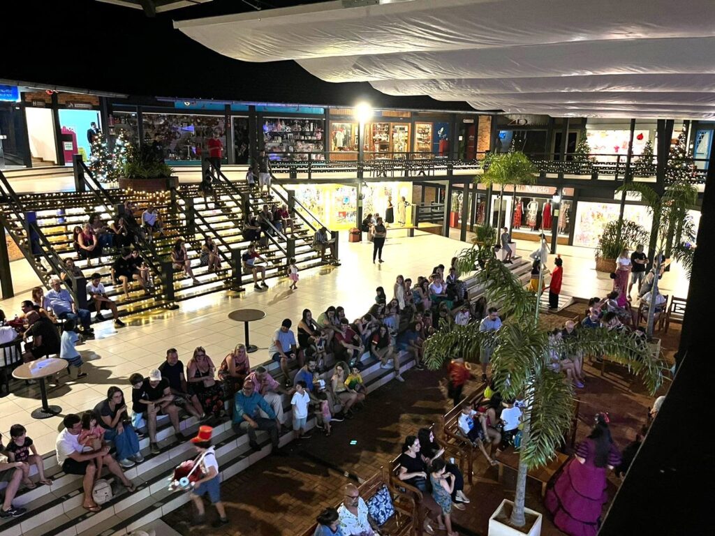 Shopping Vilarejo celebra 32 anos com show gratuito de Nívea Seabra e banda neste sábado