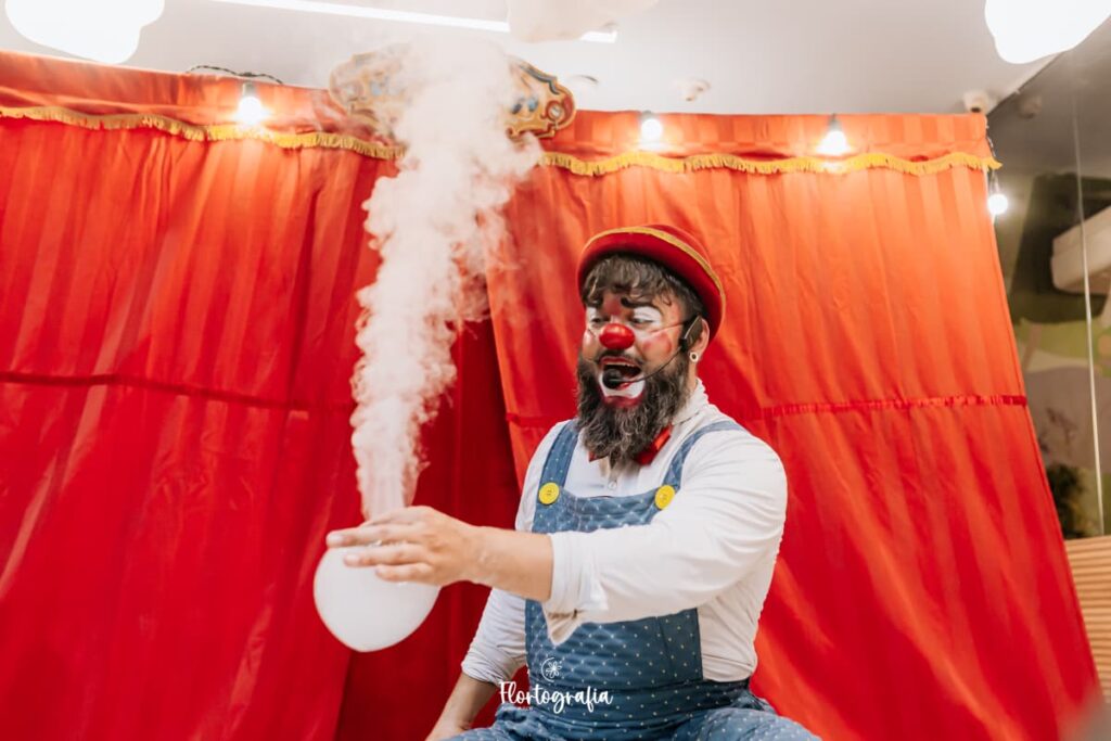Dia das Crianças é celebrado com circo, teatro e oficina de bolhas em Itaipava