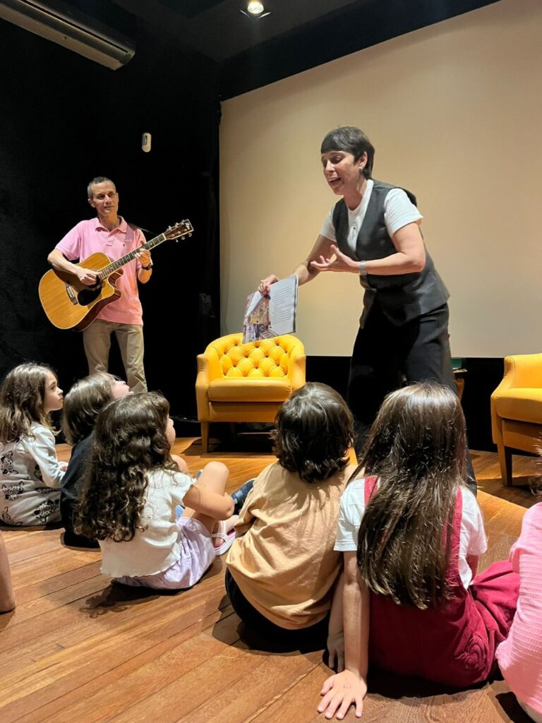 Espaço cultural na Avenida Ipiranga realiza contação de histórias e oficina de arte gratuita no Dia das Crianças