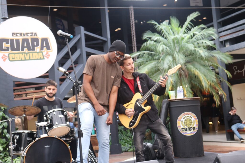 Fim de semana com Feira de Cerâmica, música boa e cerveja artesanal, em Itaipava