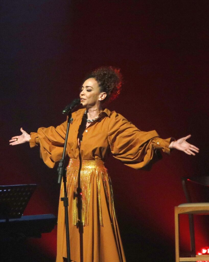 Teatro Imperial celebra dois anos e anuncia show “Laila Garin canta Elis Regina”