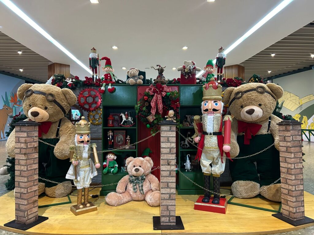 Hipershopping inaugura decoração natalina com chegada do Papai Noel e programação especial para toda a família