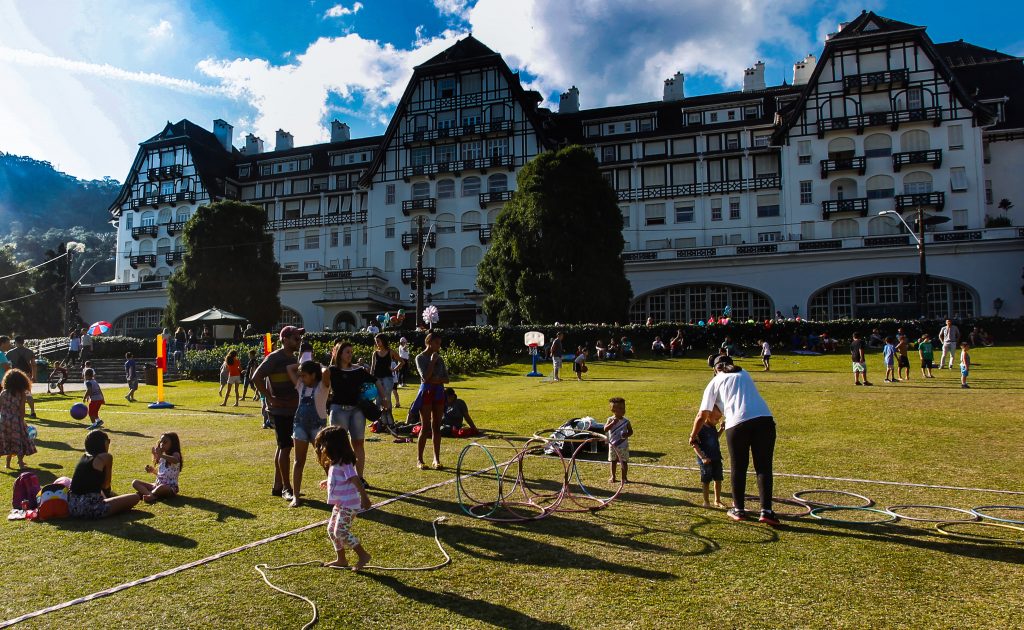 Verão 2026 deve impulsionar turismo em Petrópolis com foco em natureza, cultura e gastronomia