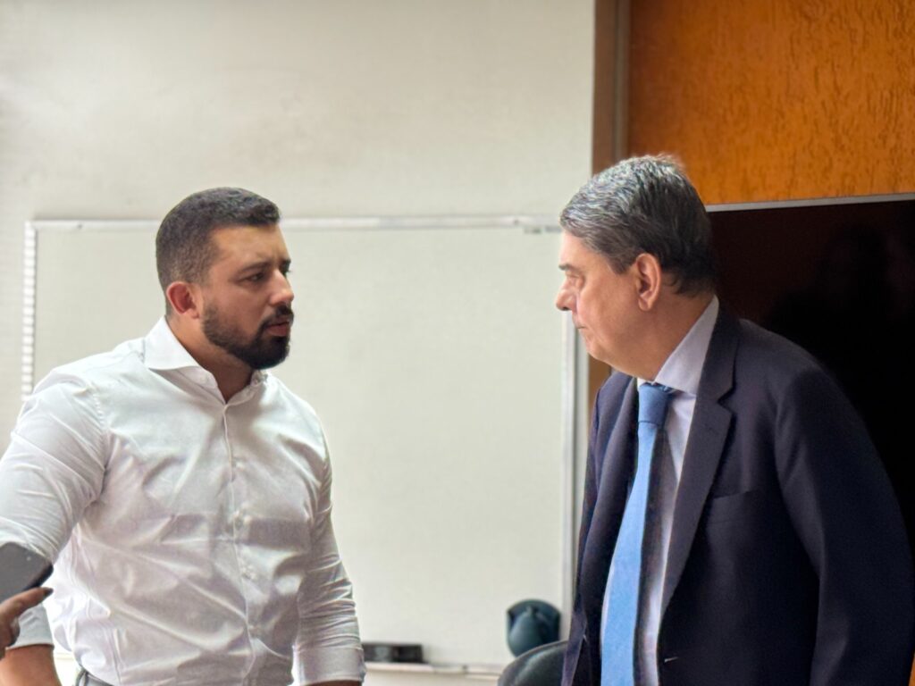 Interrupção de terapias e descredenciamentos levam deputado estadual Yuri Moura e mães atípicas à ANS em busca de apoio urgente