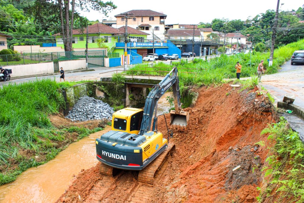 Prefeitura realiza duas obras de contenção no Duarte da Silveira