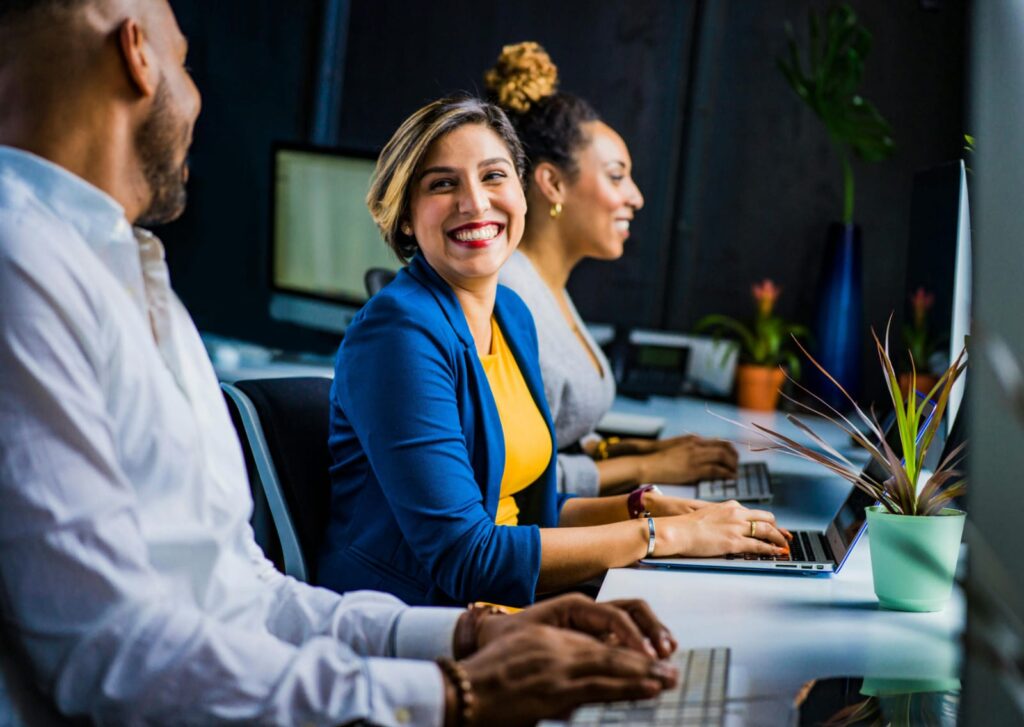 Você sabe o que é job hopping? Entenda o que realmente faz um profissional querer permanecer no emprego