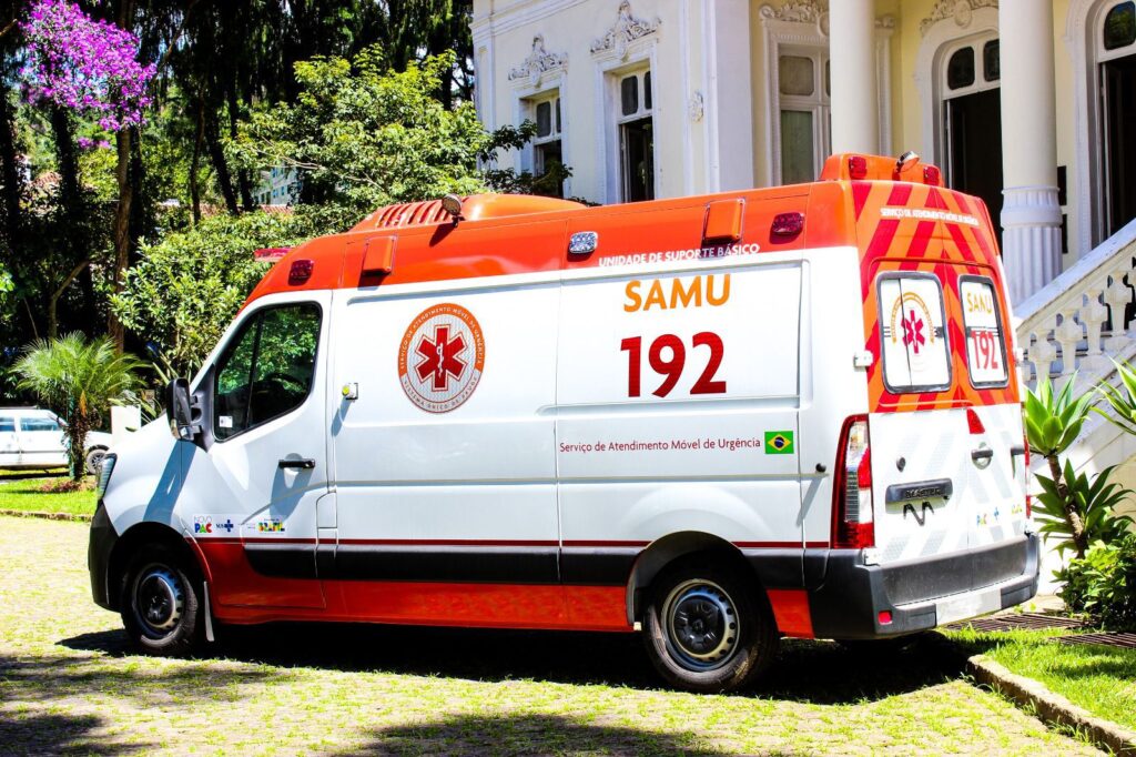 Petrópolis recebe ambulância e equipamentos de odontologia do Governo Federal
