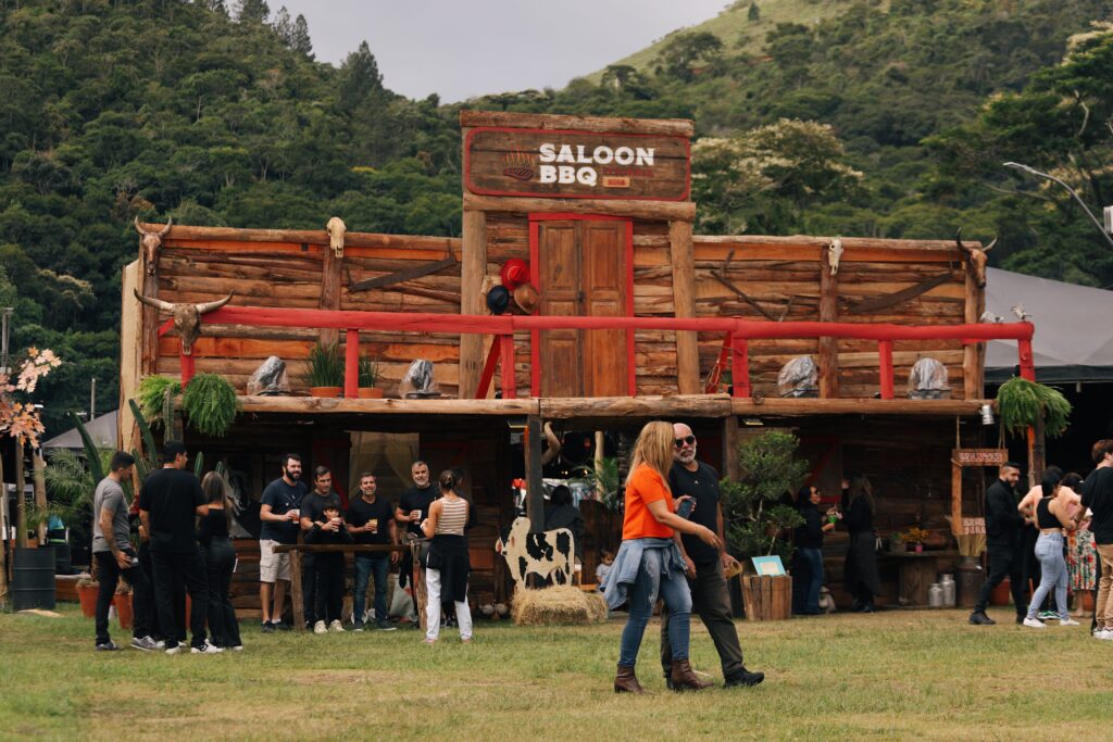 Itaipava recebe Saloon BBQ 2026 com 24 shows e foco em gastronomia de brasa a partir deste sábado 