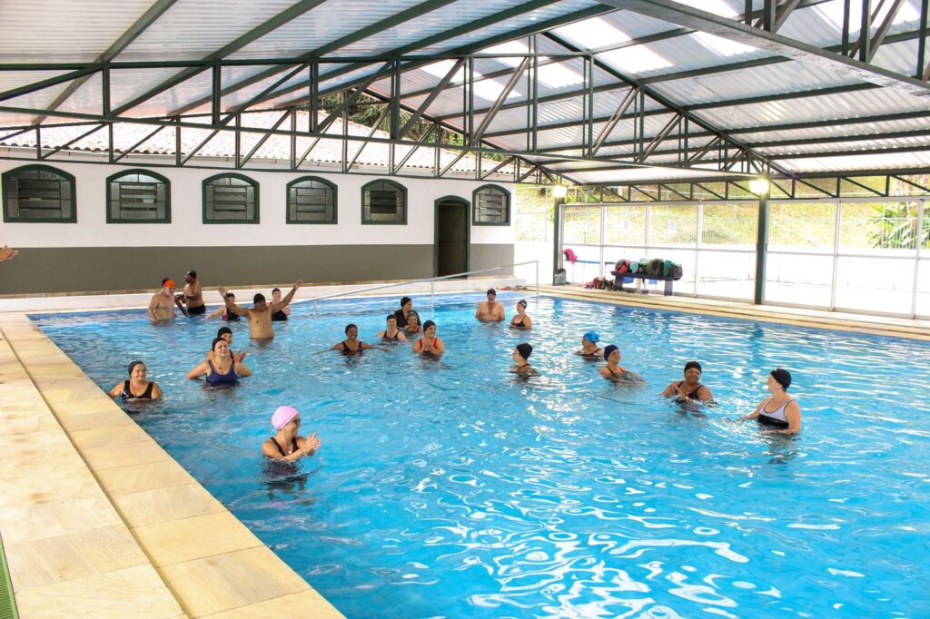 Prefeitura reabre piscina do Parque Cremerie