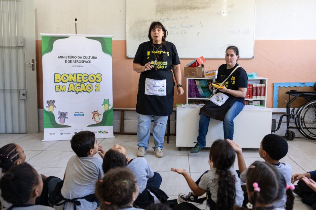 Projeto “Bonecos em Ação 2” leva oficinas de teatro e reciclagem a crianças e jovens de Petrópolis (RJ)