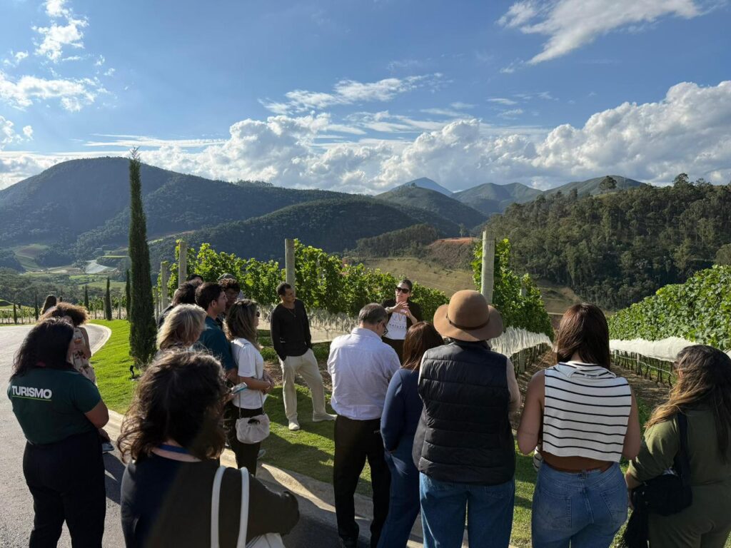 Teresópolis fortalece protagonismo no enoturismo e apresenta sua Rota dos Vinhos a grandes líderes do trade turístico fluminense