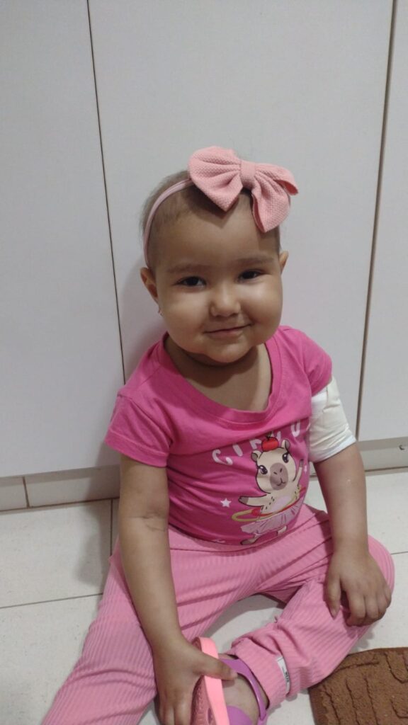 Família de Petrópolis pede ajuda para concluir tratamento de criança de 2 anos contra leucemia