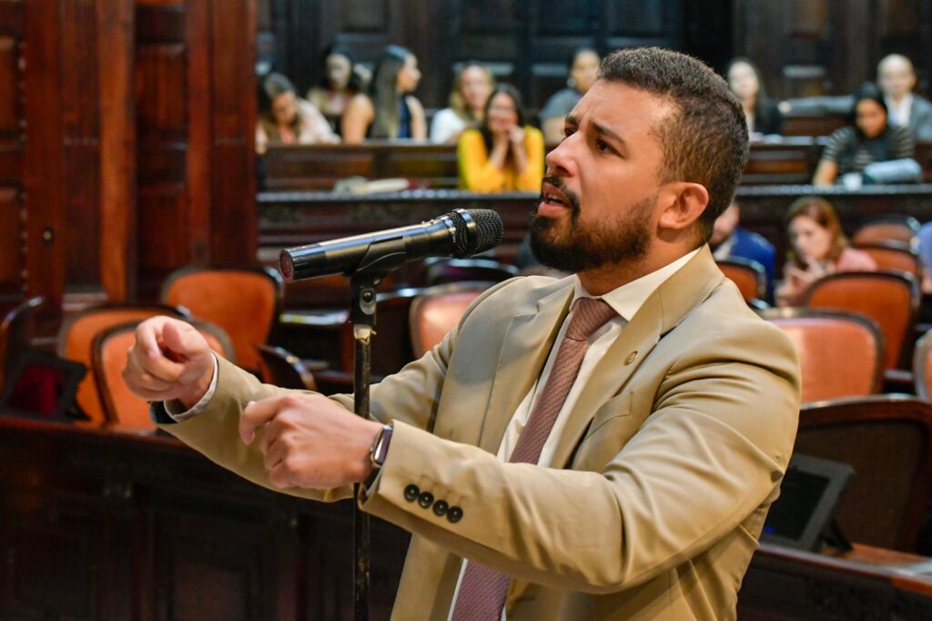 Yuri Moura aciona DETRAN e quer apuração sobre motoristas contratados para furar a greve
