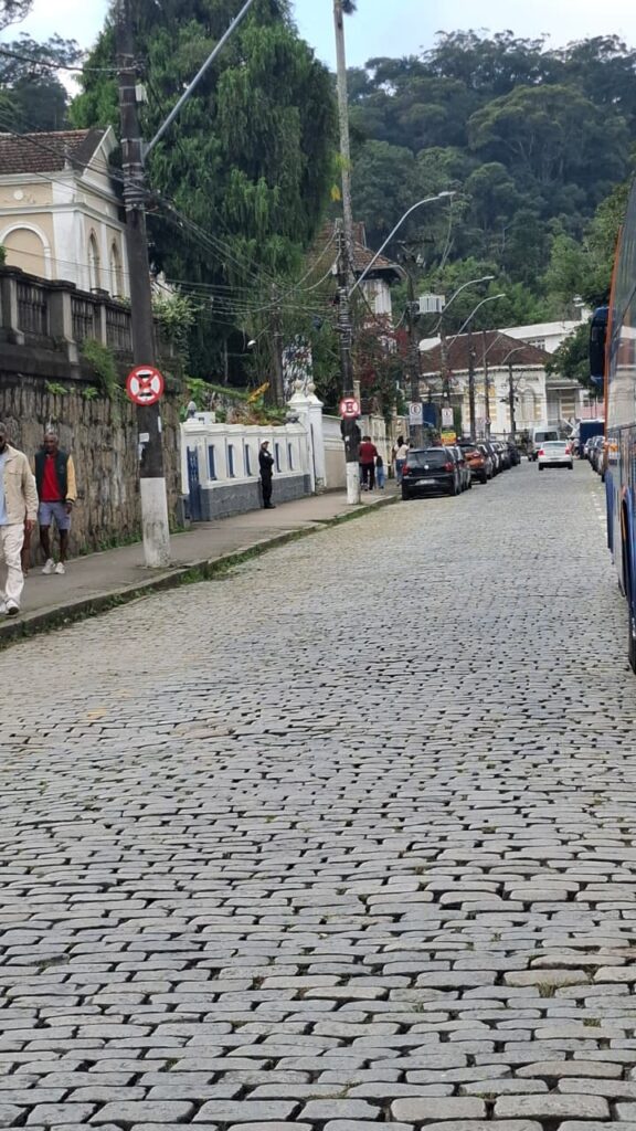 Presença da Guarda Municipal e AGP inibe estacionamento irregular na Avenida Tiradentes no último domingo.