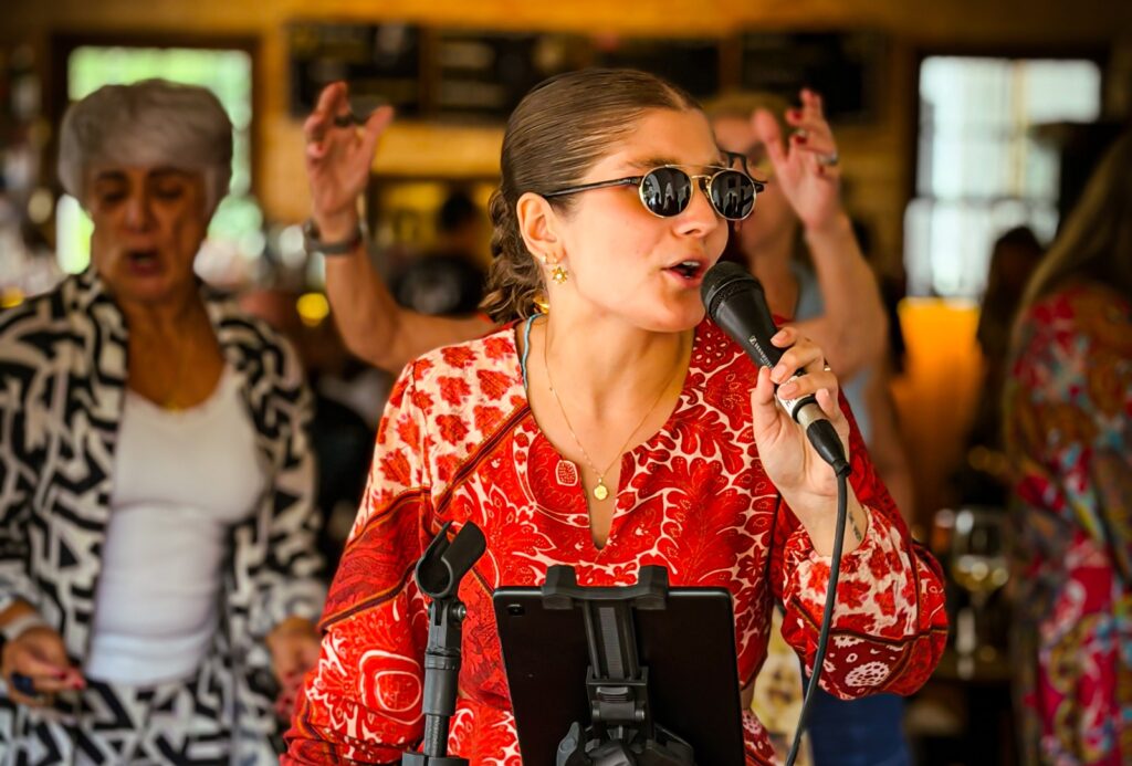 Domingueira Samba Choro celebra tradição com Maria Swenson