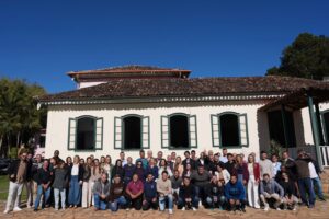 Eduardo Paes visita granja em São José do Vale do Rio Preto, se reúne com lideranças locais e recebe título de cidadania em Teresópolis