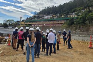 Lideranças comunitárias acompanham avanço das obras da ETE Itamarati em visita promovida pela Águas do Imperador