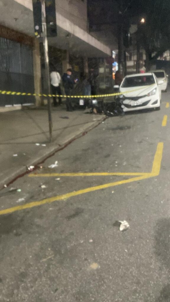 Homem morre após ser esfaqueado e sofrer acidente de moto no Centro