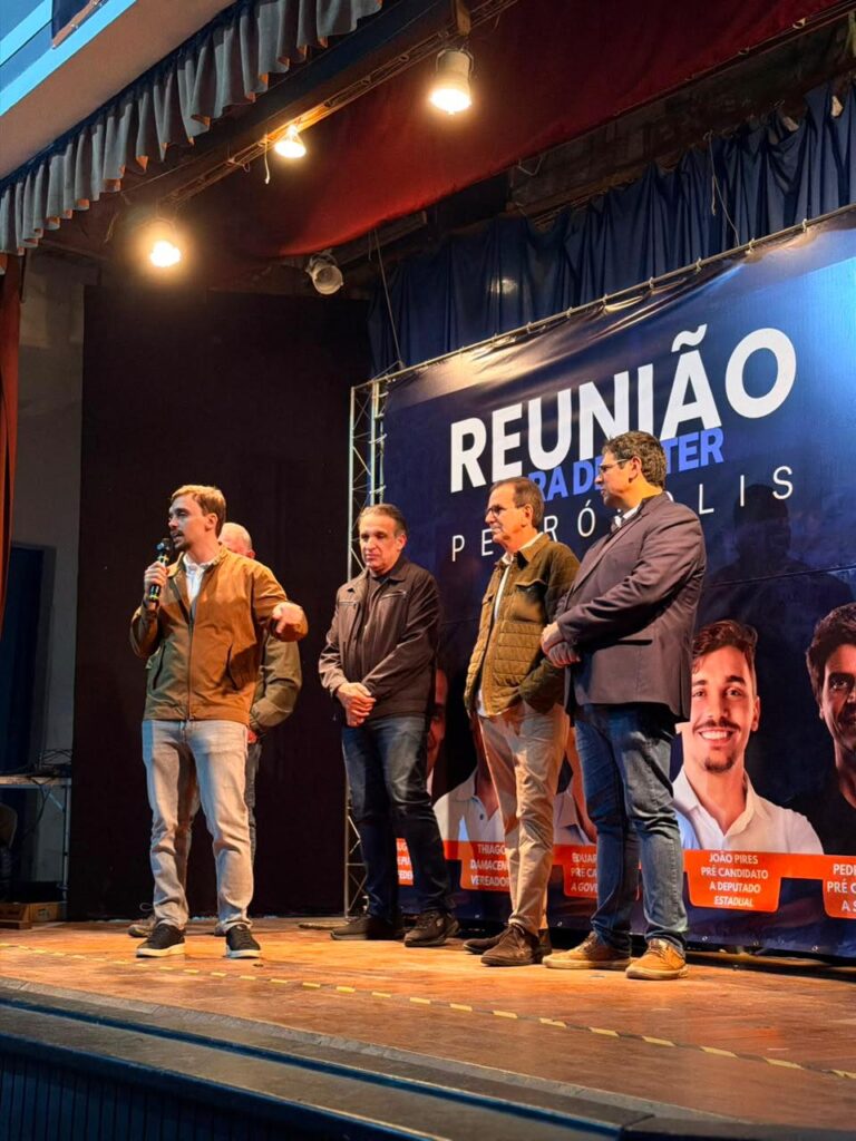 Mais de 700 pessoas participam de encontro promovido por Thiago Damaceno com Eduardo Paes