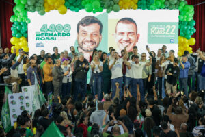 Bernardo Rossi lança campanha com evento lotado em Petrópolis