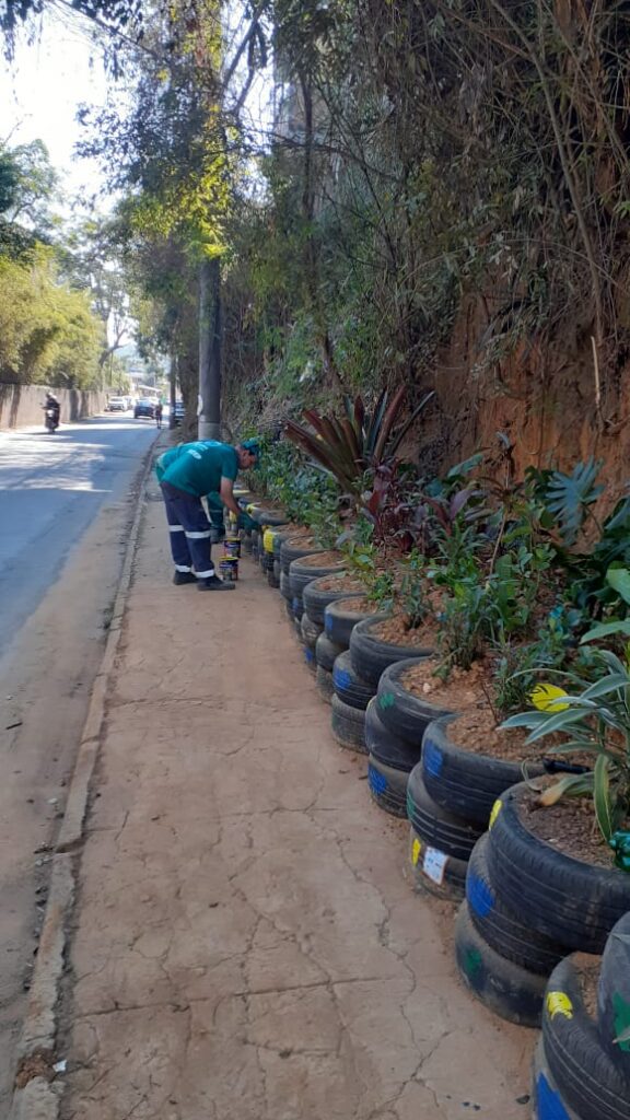 Petrópolis transforma cerca de 1.800 pneus em novos jardins pela cidade