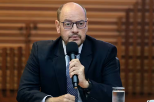 Ricardo Couto extingue mais de mil cargos vagos na estrutura do Estado