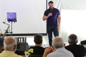Em encontro com mais de 200 empresários, Bernardo Rossi propõe união e se coloca como ponte para um novo momento de desenvolvimento em Petrópolis